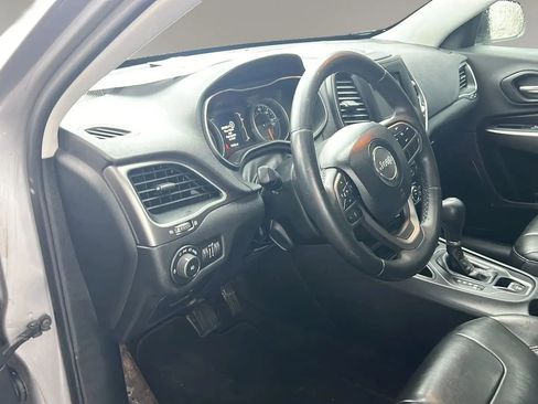 Used 2019 Jeep Cherokee Latitude Plus image 38