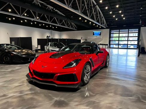 Used 2019 Chevrolet Corvette ZR1 RWD image 2