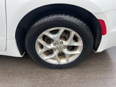 Used 2019 Chrysler Pacifica Limited FWD image 9