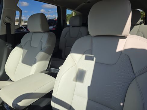 Used 2025 Kia Telluride S image 25