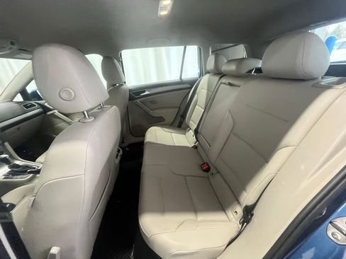 Used 2015 Volkswagen Golf TDI S image 24