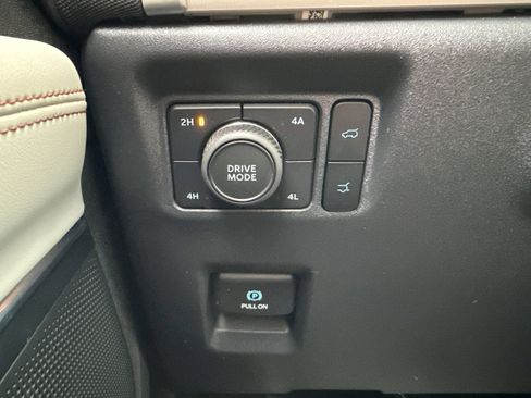 Used 2025 Ford Expedition Active image 20