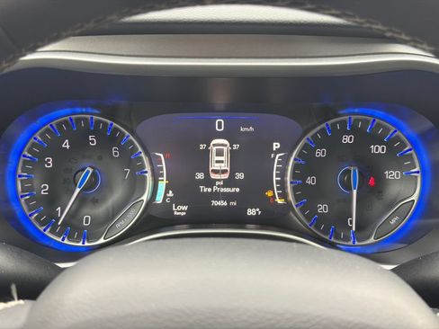 Used 2023 Chrysler Pacifica Touring-L FWD image 30