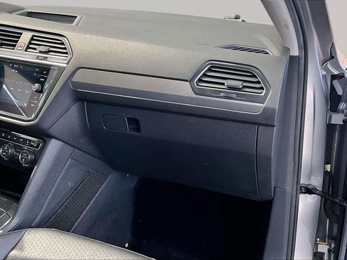 Used 2020 Volkswagen Tiguan SE w/ Panoramic Sunroof Package FWD image 19