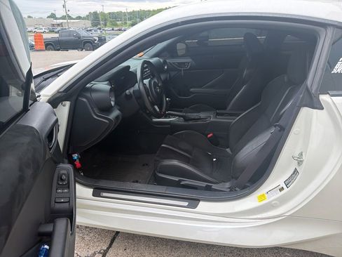 Used 2023 Toyota GR86 Premium w/ ALL Weather Mat Package (TMS) RWD image 5