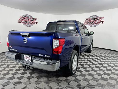 Used 2019 Nissan Titan SV image 7