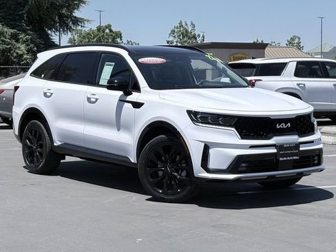 Certified 2023 Kia Sorento SX AWD/4WD image 2