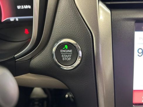 Used 2019 Ford Fusion SE FWD image 15