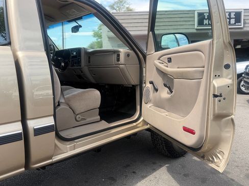 Used 2006 GMC Sierra 2500 W/T RWD image 62