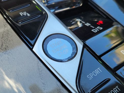 Used 2024 BMW X7 M60i w/ Executive Package image 33