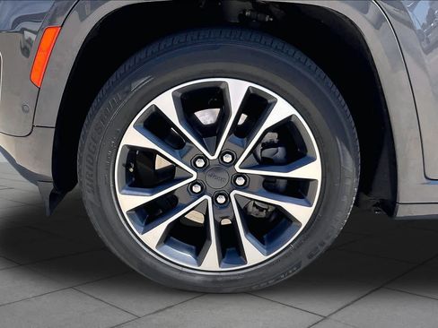 Used 2023 Jeep Grand Cherokee Overland AWD/4WD image 11