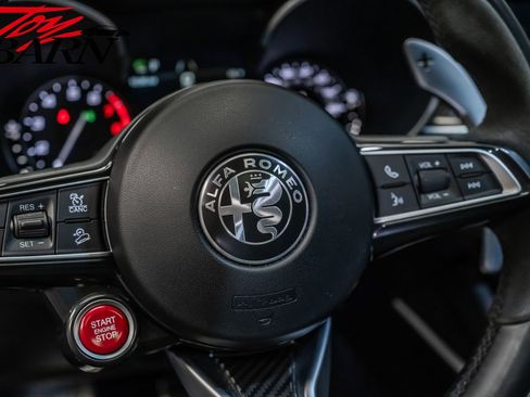 Used 2022 Alfa Romeo Stelvio Quadrifoglio image 33