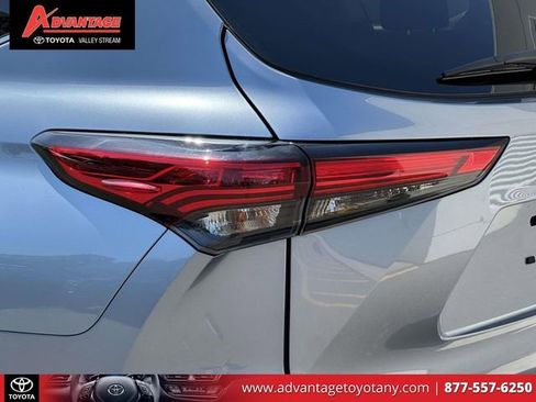 Used 2022 Toyota Highlander LE AWD/4WD image 10