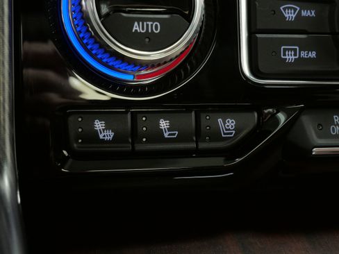 Used 2024 GMC Yukon Denali Ultimate AWD/4WD image 28