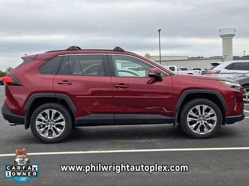 Used 2022 Toyota RAV4 XLE Premium image 2