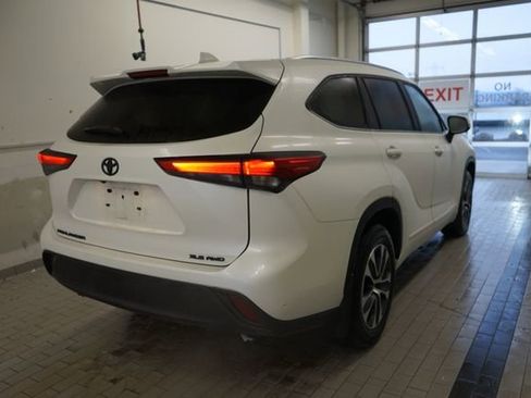 Used 2021 Toyota Highlander XLE image 14