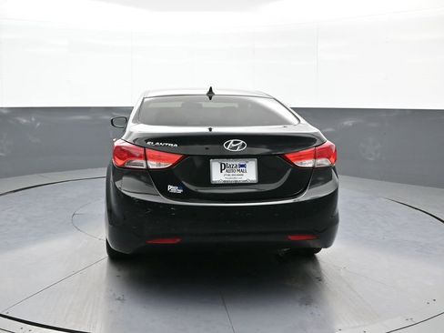 Used 2013 Hyundai Elantra GLS w/ Preferred Pkg image 7