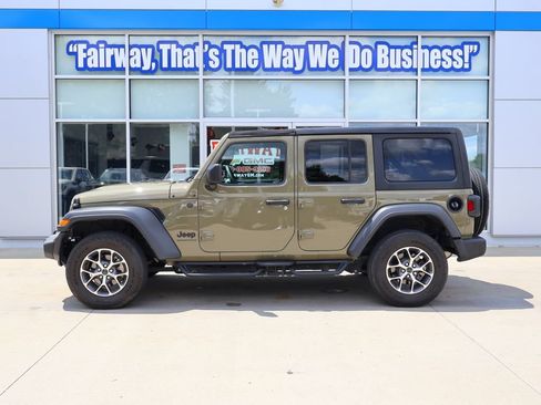 Used 2025 Jeep Wrangler Unlimited Sport AWD/4WD image 7