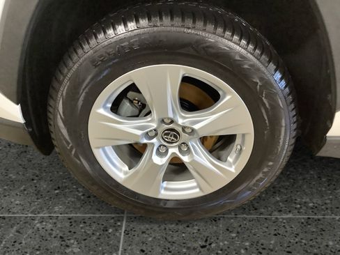 Used 2019 Toyota RAV4 XLE w/ Convenience Package image 14