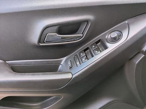 Used 2020 Chevrolet Trax LT w/ LPO, Protection Package image 13