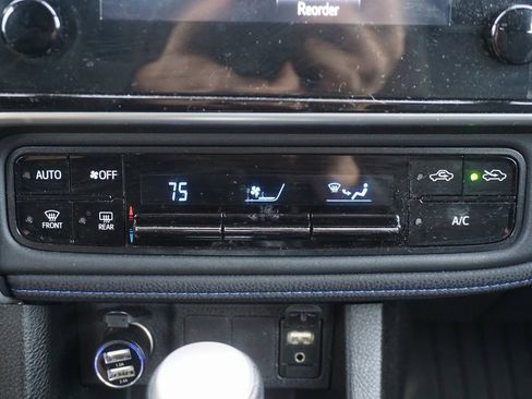 Used 2017 Toyota Corolla SE image 9