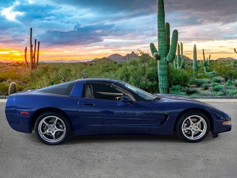 Used 2004 Chevrolet Corvette Coupe w/ Preferred Equipment Group RWD image 2