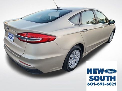 Used 2019 Ford Fusion S image 4