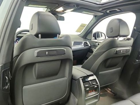 Used 2025 BMW X5 xDrive40i w/ M Sport Package image 32