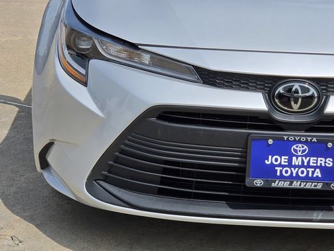 Used 2024 Toyota Corolla LE FWD image 5