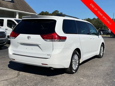 Used 2011 Toyota Sienna XLE image 7