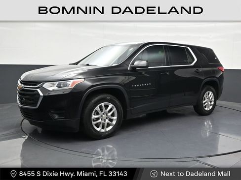 Used 2021 Chevrolet Traverse LS image 1