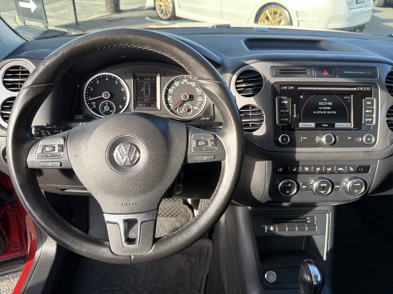 Used 2014 Volkswagen Tiguan SEL AWD/4WD image 24