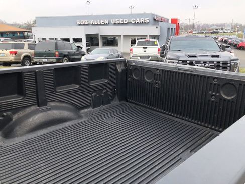 Used 2018 Nissan Titan SV w/ SV Convenience Package image 9