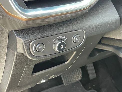 Used 2022 Chevrolet TrailBlazer ACTIV w/ Technology Package FWD image 6