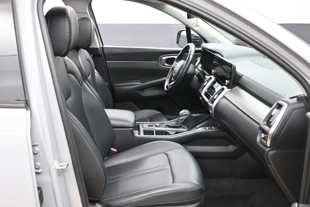 Used 2023 Kia Sorento EX w/ Panoramic Sunroof Package FWD image 30