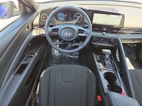 Used 2025 Hyundai Elantra SEL FWD image 12