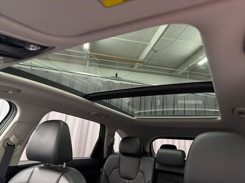 Certified 2024 Kia Sorento S w/ Panoramic Sunroof Package FWD image 45