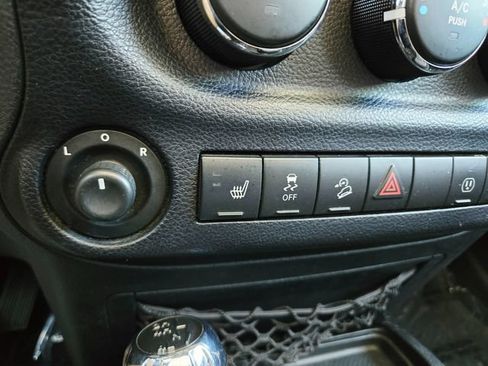 Used 2014 Jeep Wrangler Unlimited Sahara w/ Dual Top Group AWD/4WD image 29