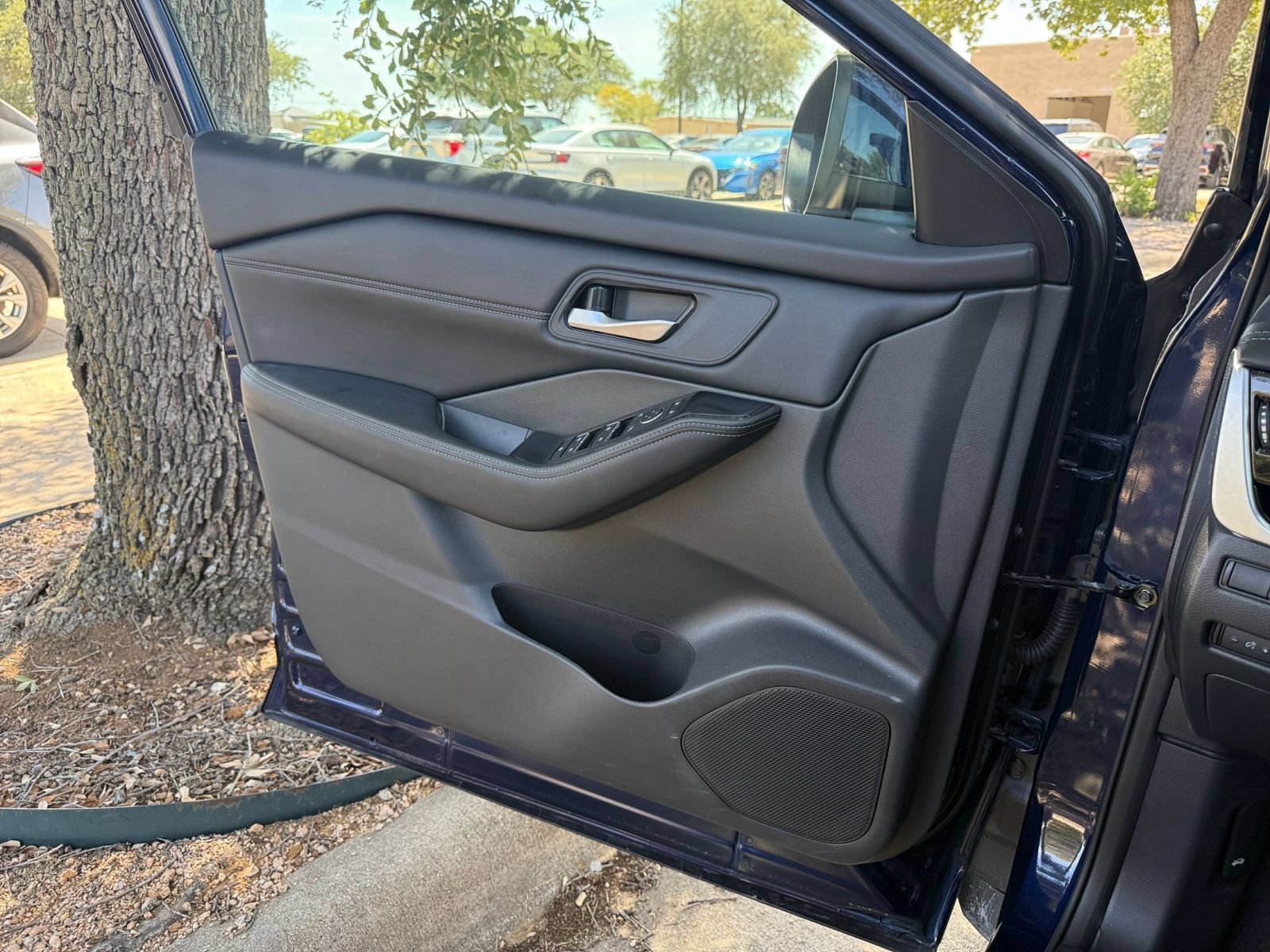 Used 2026 Nissan Rogue SL FWD image 18