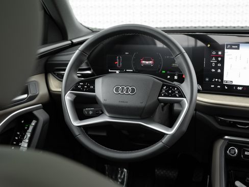 Certified 2025 Audi Q5 Premium w/ Convenience Package AWD/4WD image 9