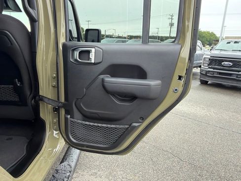 Used 2026 Jeep Gladiator Mojave AWD/4WD image 24