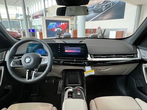 Used 2025 BMW X1 xDrive28i w/ Premium Package image 10