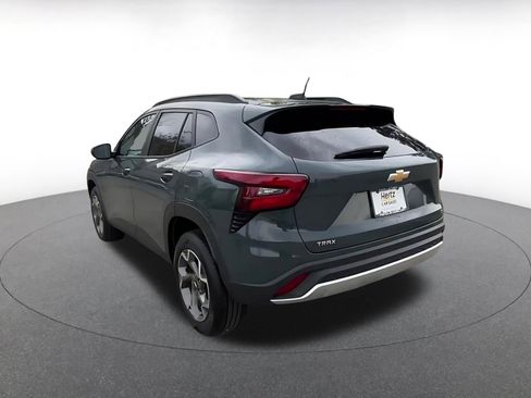 Used 2025 Chevrolet Trax LT image 11