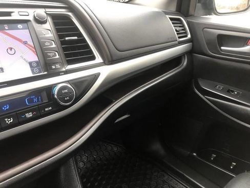 Used 2015 Toyota Highlander XLE AWD/4WD image 31