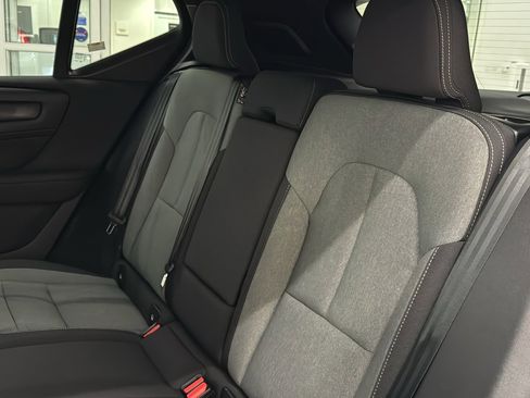 Used 2026 Volvo XC40 B5 Core w/ Climate Package AWD/4WD image 25