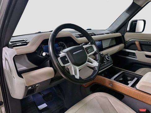 Used 2023 Land Rover Defender 110 SE AWD/4WD image 4