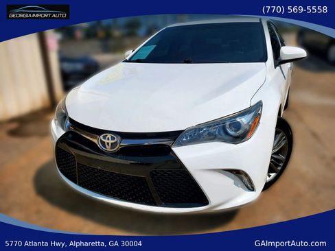 Used 2017 Toyota Camry SE FWD image 1