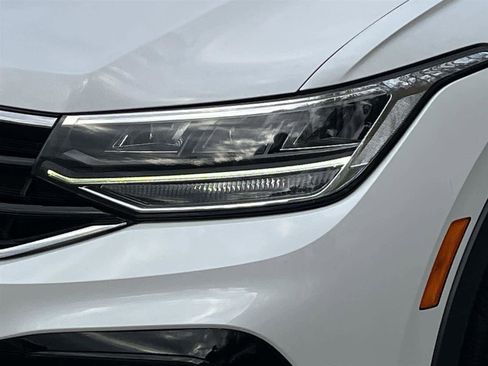 Used 2022 Volkswagen Tiguan SE R-Line image 9