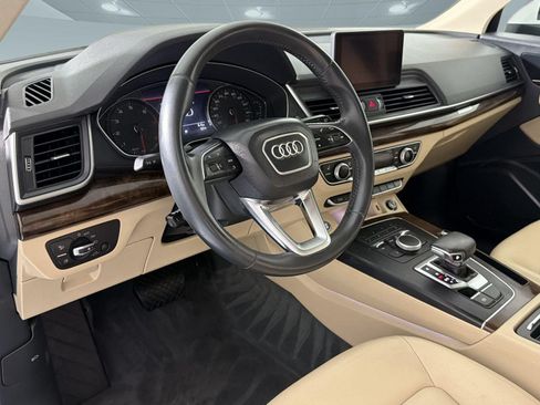 Used 2019 Audi Q5 2.0T Premium w/ Convenience Package AWD/4WD image 4