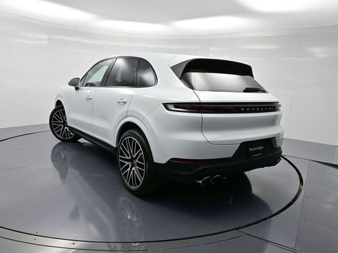 Certified 2025 Porsche Cayenne AWD/4WD image 5